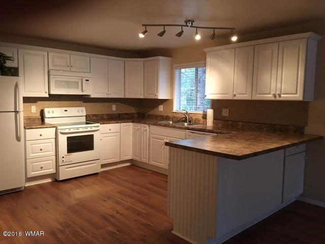 2061 GREY SQUIRREL Trail, Overgaard, AZ 85933