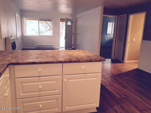 2061 GREY SQUIRREL Trail, Overgaard, AZ 85933