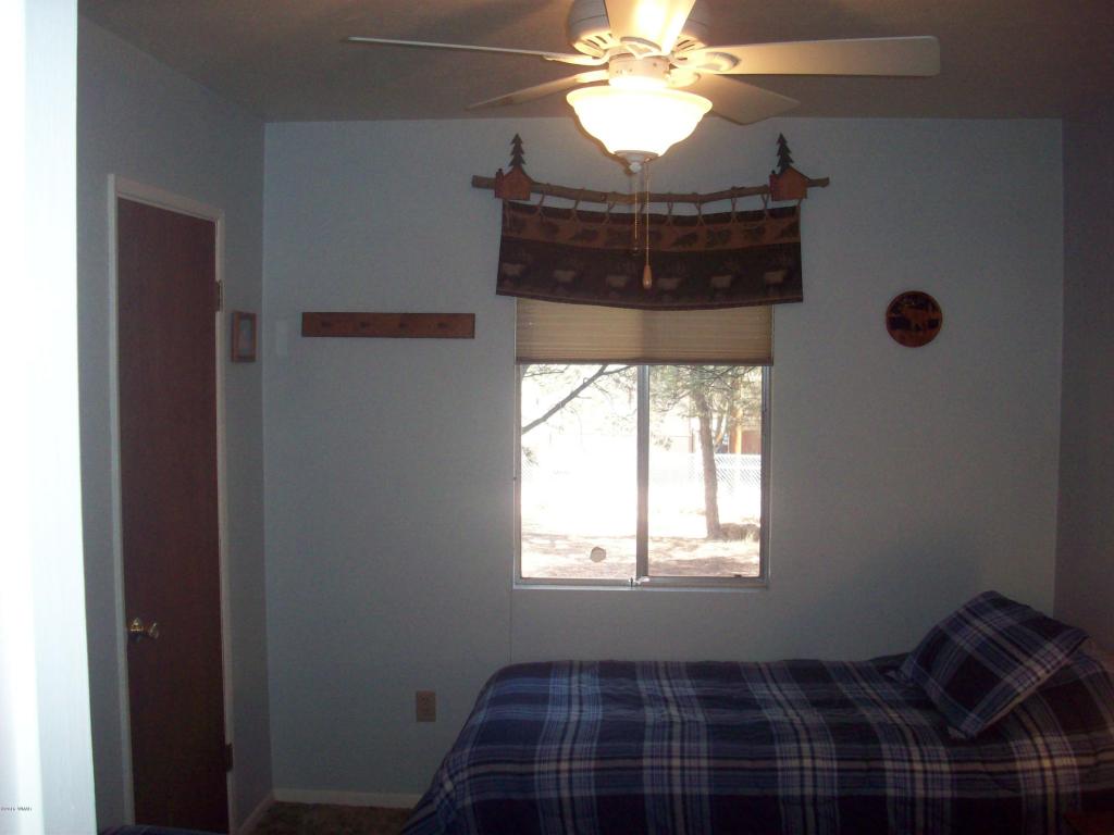 2959 Hunters Rd., Overgaard, AZ 85933
