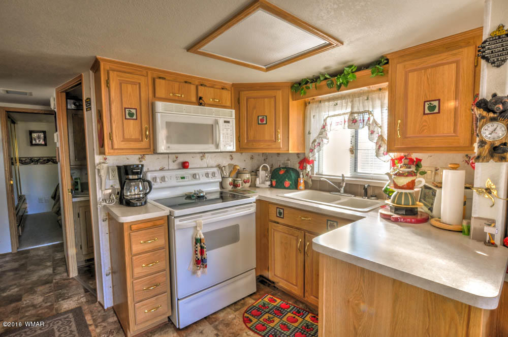 2233 Old Crooks Trail, Overgaard, AZ 85933