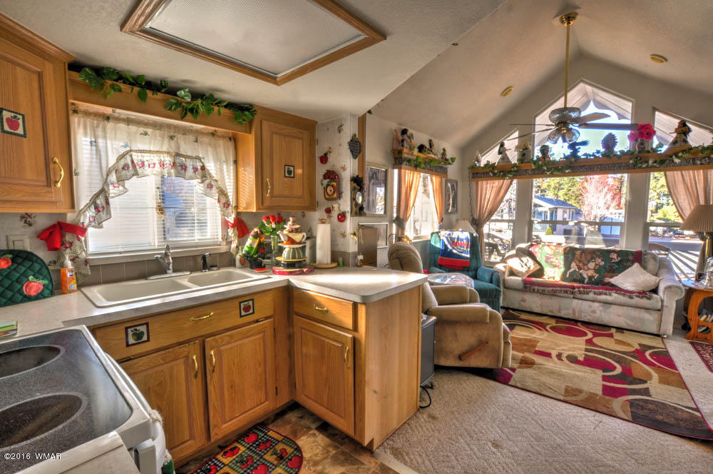 2233 Old Crooks Trail, Overgaard, AZ 85933