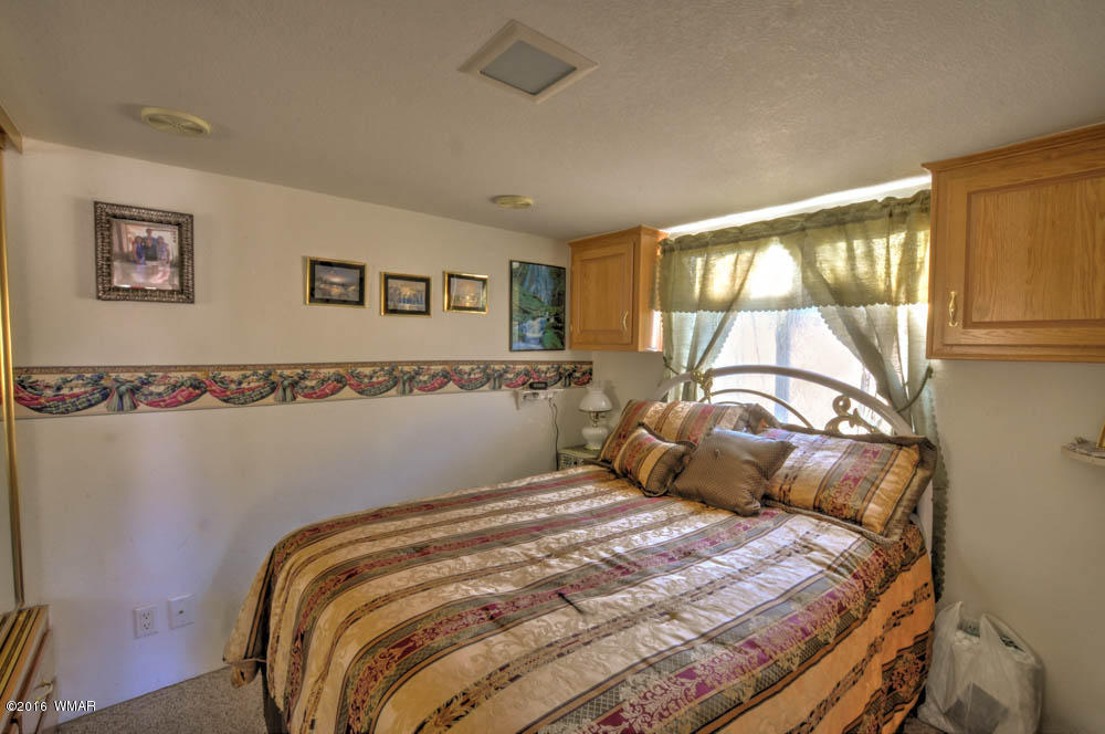 2233 Old Crooks Trail, Overgaard, AZ 85933