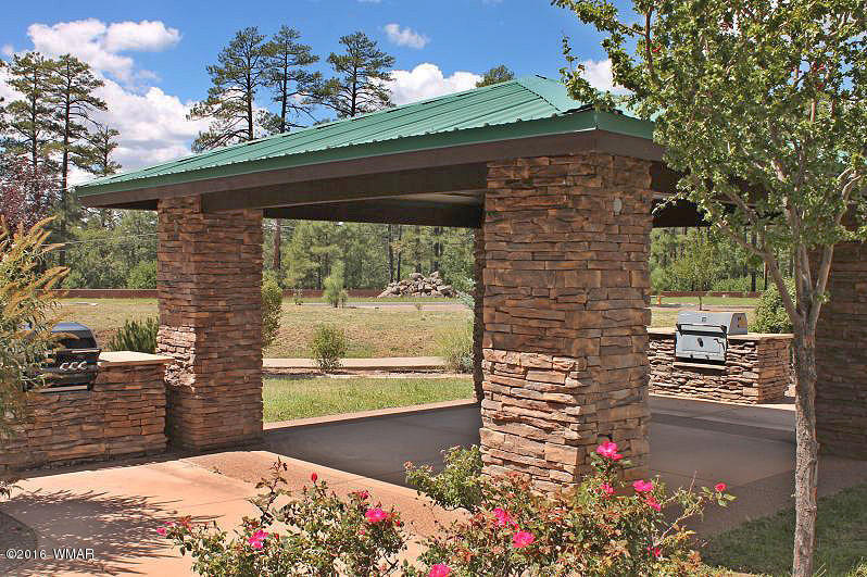 93 E WHITE MOUNTAIN Boulevard, Pinetop, AZ 85935
