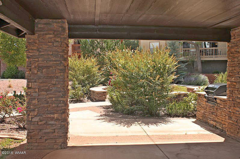 93 E WHITE MOUNTAIN Boulevard, Pinetop, AZ 85935
