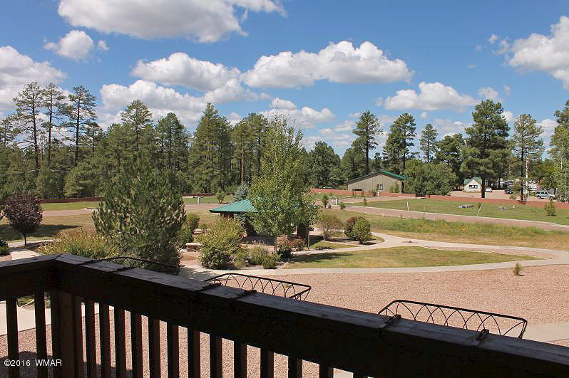 93 E WHITE MOUNTAIN Boulevard, Pinetop, AZ 85935