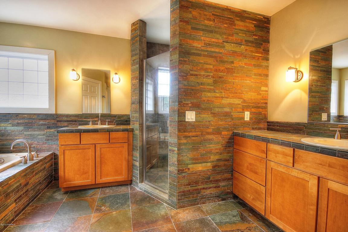 902 N Leroux Street, Flagstaff, AZ 86001