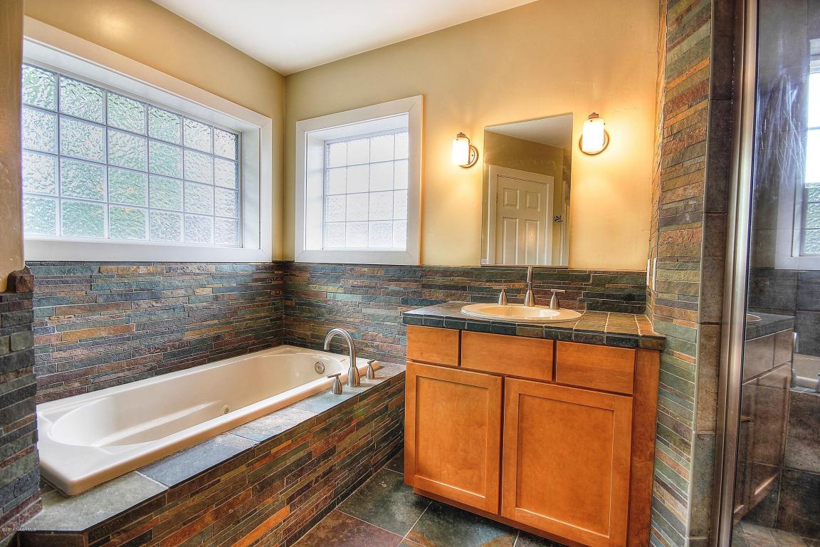 902 N Leroux Street, Flagstaff, AZ 86001