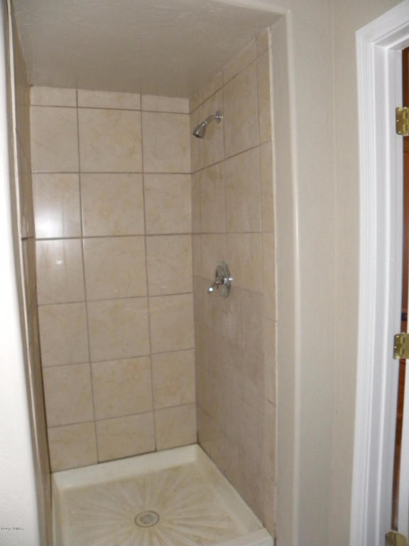 255 N 8TH, Holbrook, AZ 86025