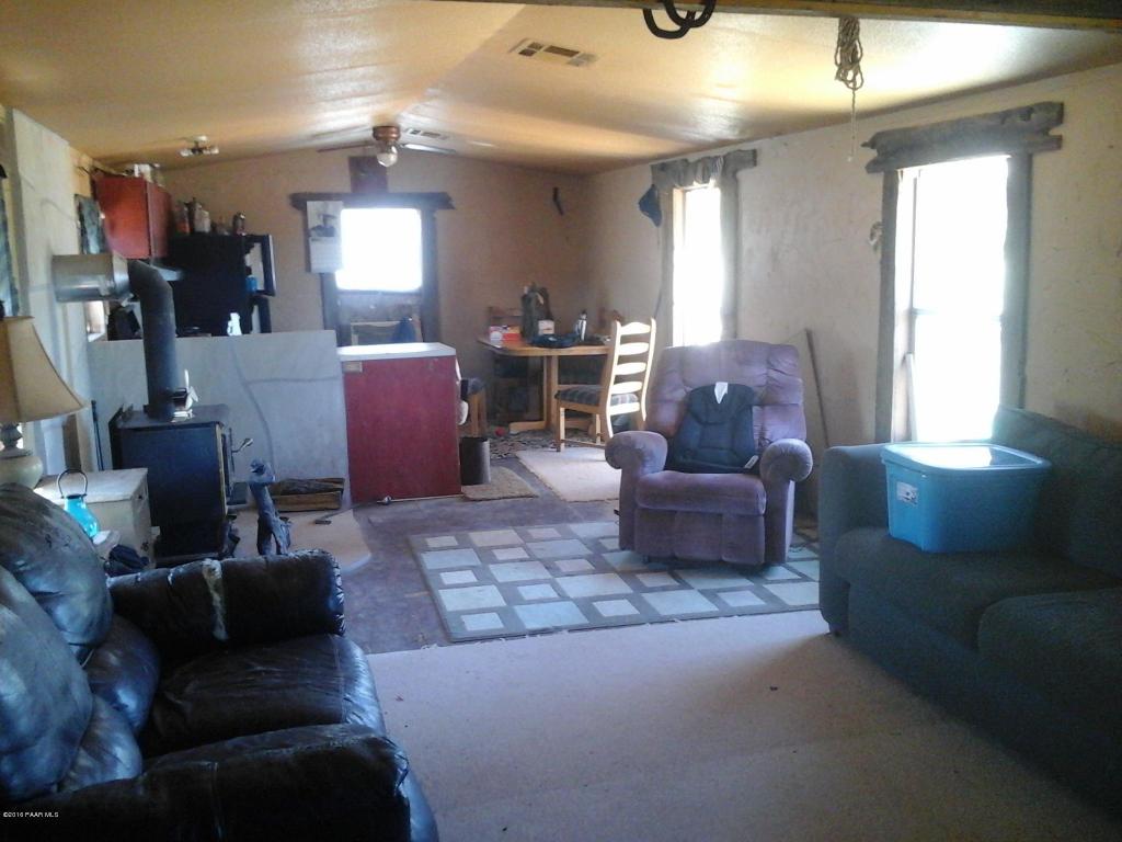 2 R Rock Road, Ash Fork, AZ 86320