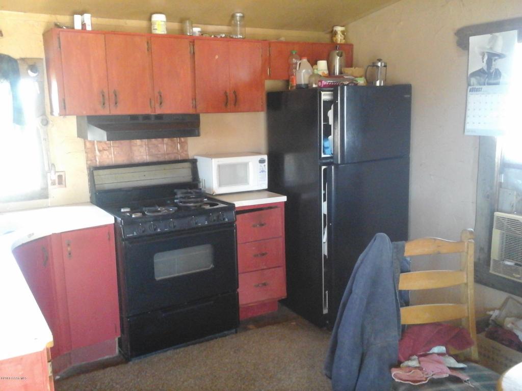 2 R Rock Road, Ash Fork, AZ 86320