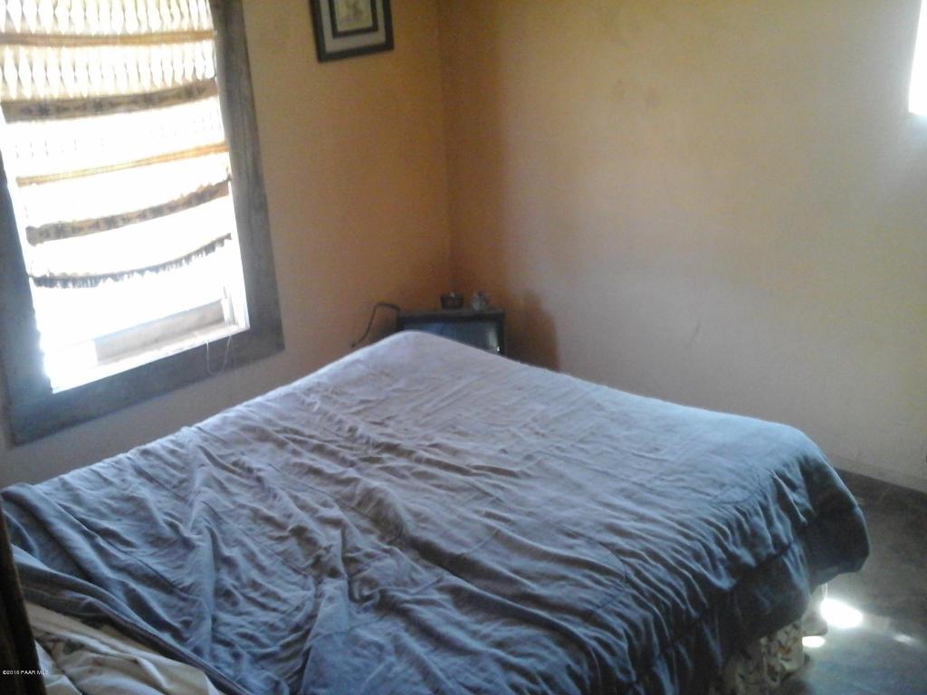 2 R Rock Road, Ash Fork, AZ 86320