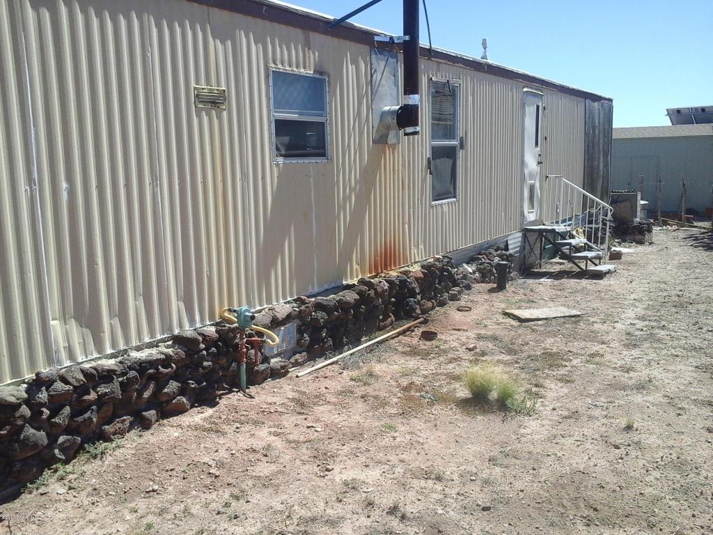 2 R Rock Road, Ash Fork, AZ 86320