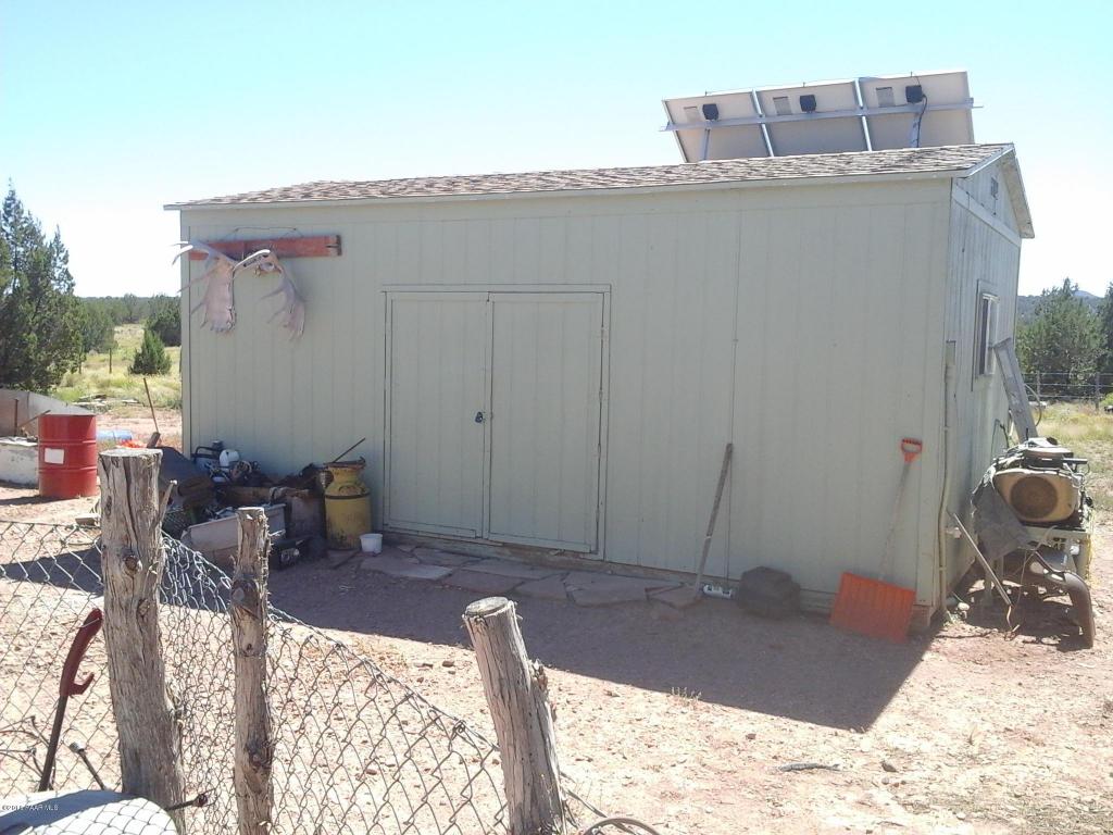 2 R Rock Road, Ash Fork, AZ 86320