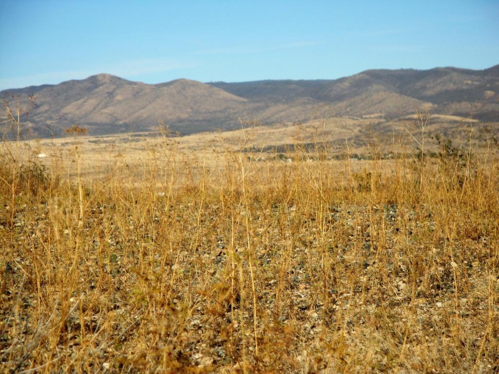 33 E Macilvain Road, Dewey-Humboldt, AZ 86327