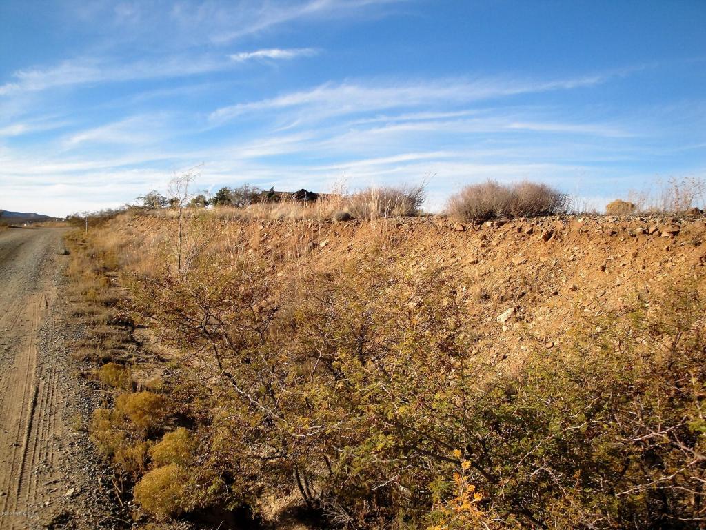 33 E Macilvain Road, Dewey-Humboldt, AZ 86327
