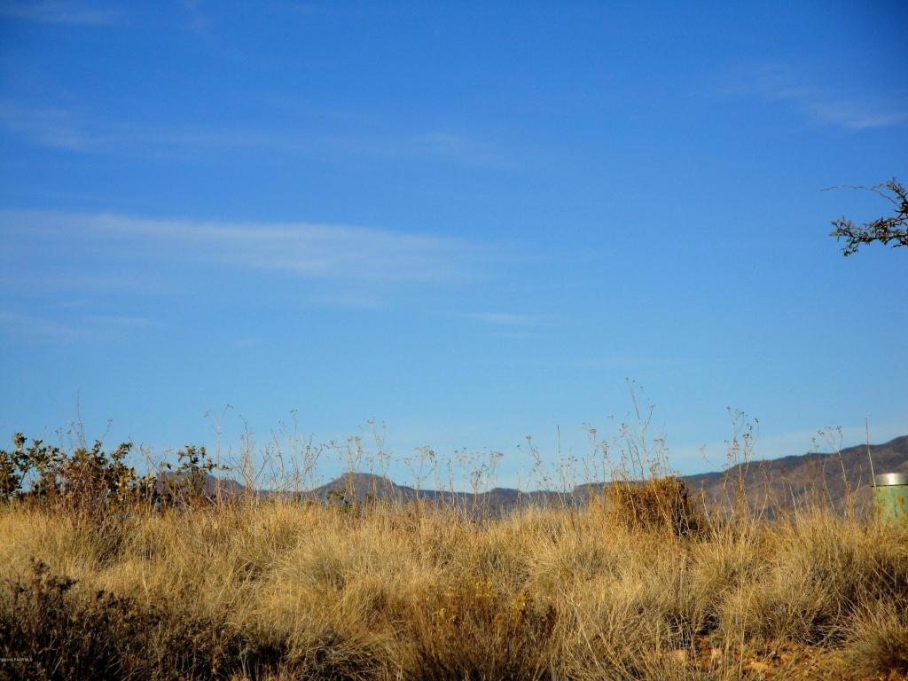 33 E Macilvain Road, Dewey-Humboldt, AZ 86327