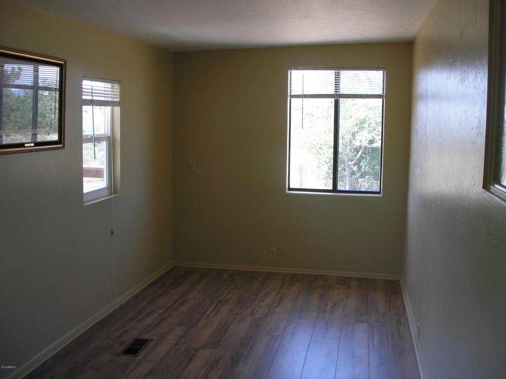 9010 S Steven Trail, Wilhoit, AZ 86332
