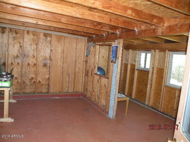 8125 W Hampton Road, Wilhoit, AZ 86332
