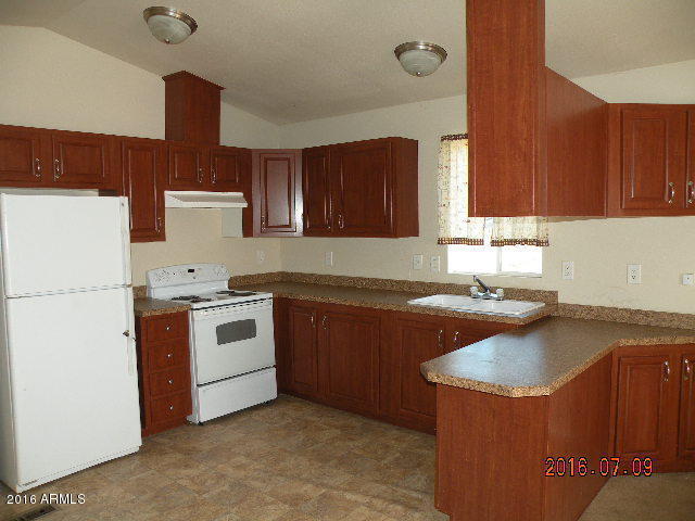 8125 W Hampton Road, Wilhoit, AZ 86332