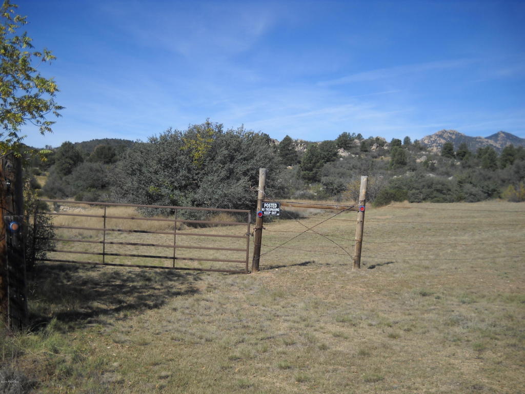 17954 S Pinon Lane, Peeples Valley, AZ 86332