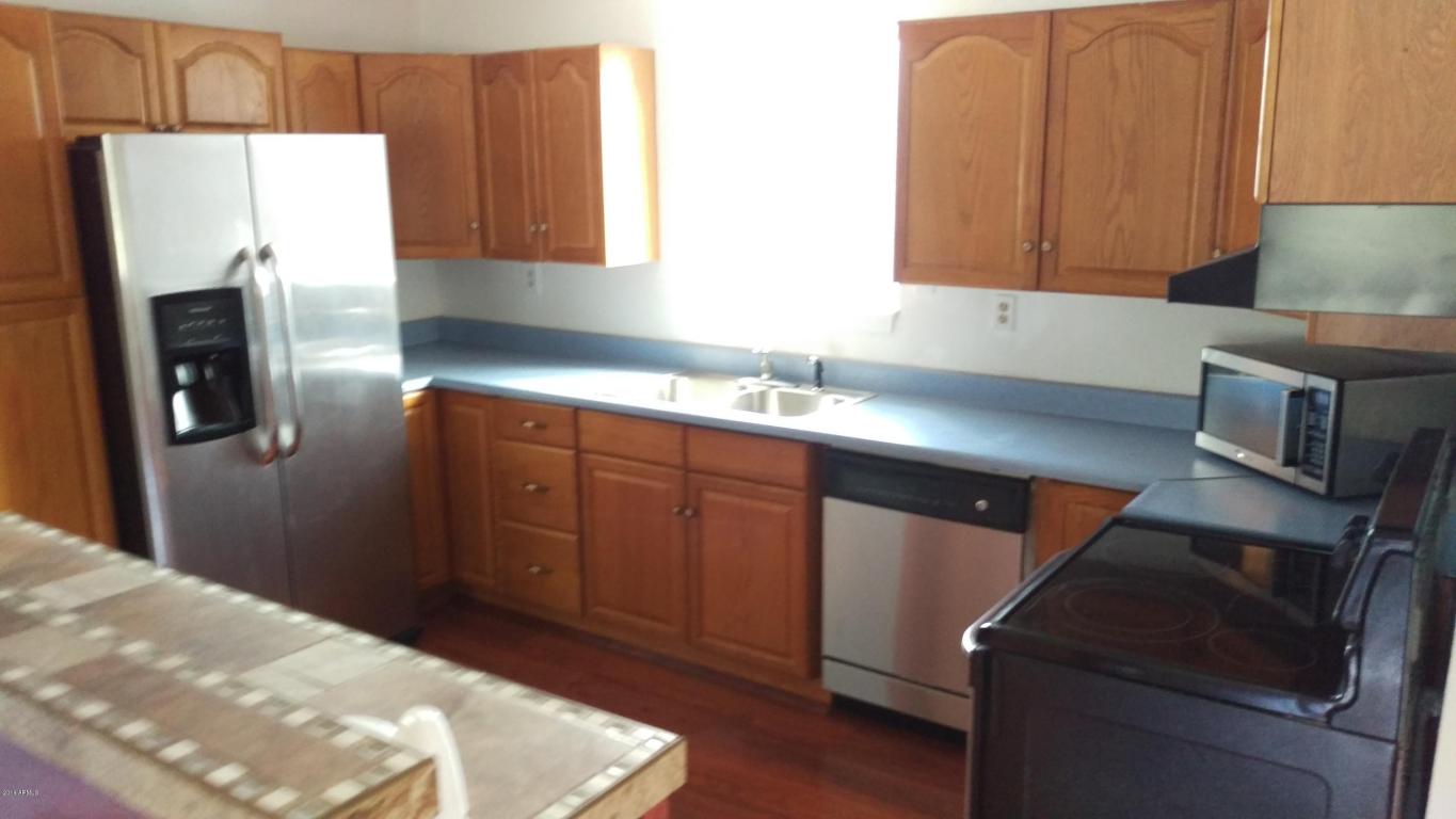 18300 S Henley Avenue, Peeples Valley, AZ 86332