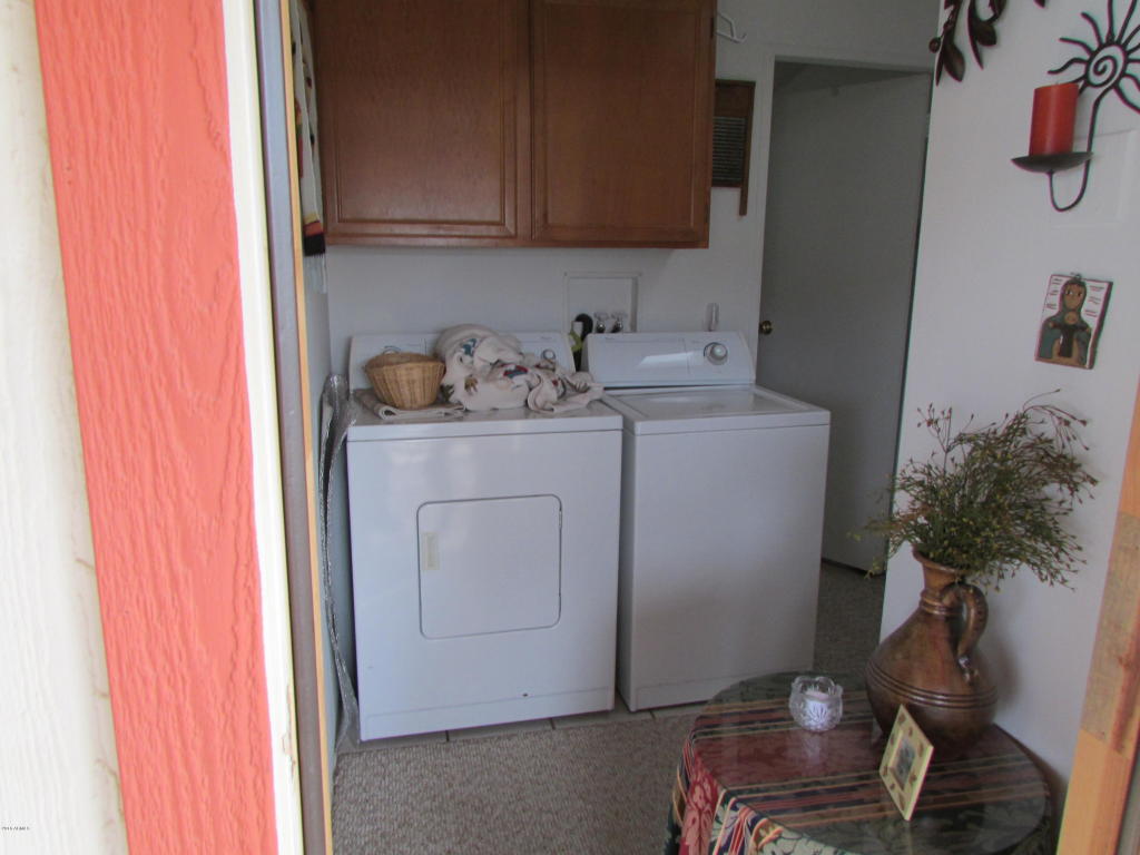 18212 S JOHN FRY Avenue, Peeples Valley, AZ 86332