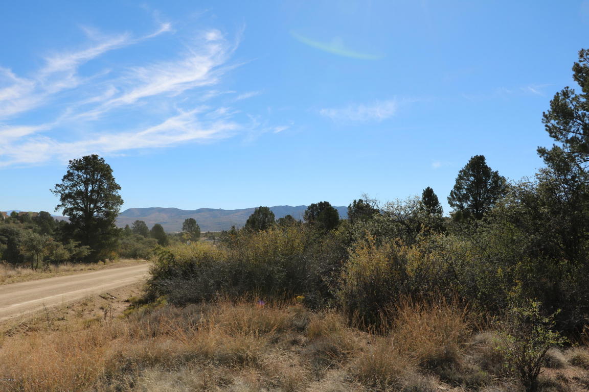 17604 S Oak Drive, Peeples Valley, AZ 86332