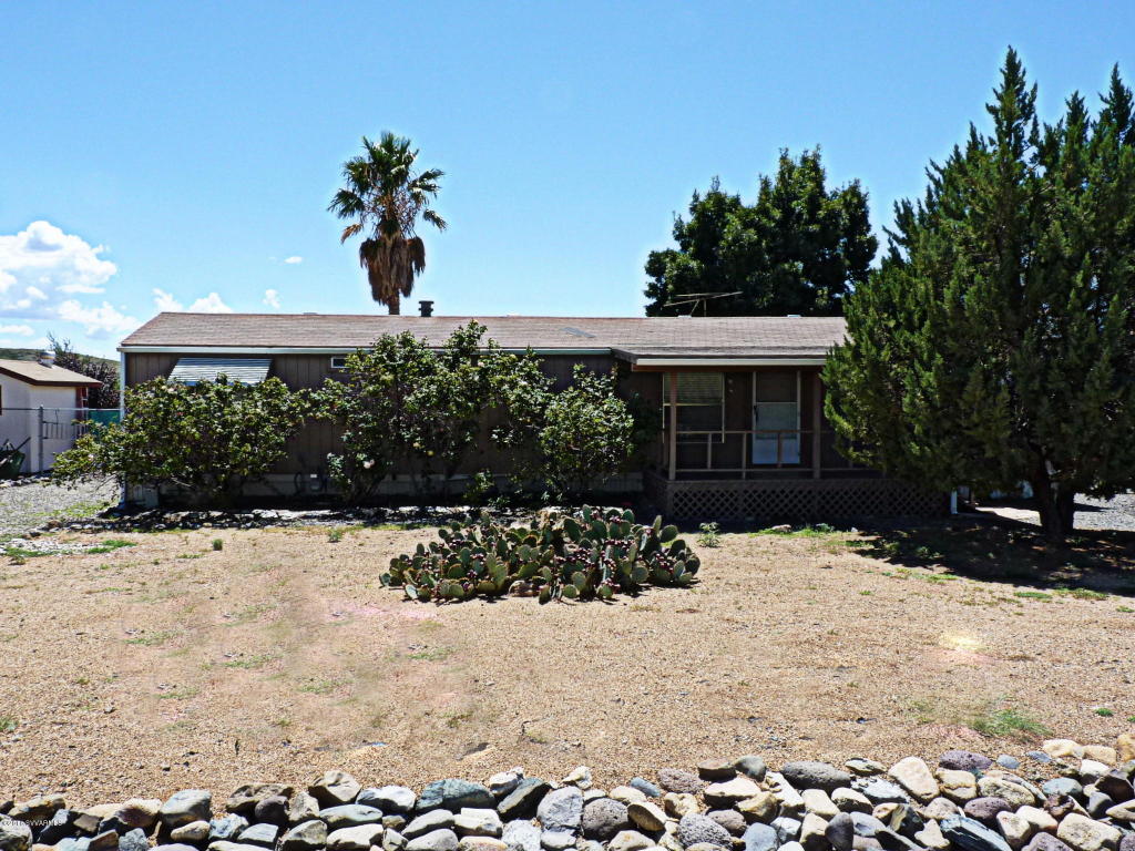 17559 E Trails End Rd, Mayer, AZ 86333
