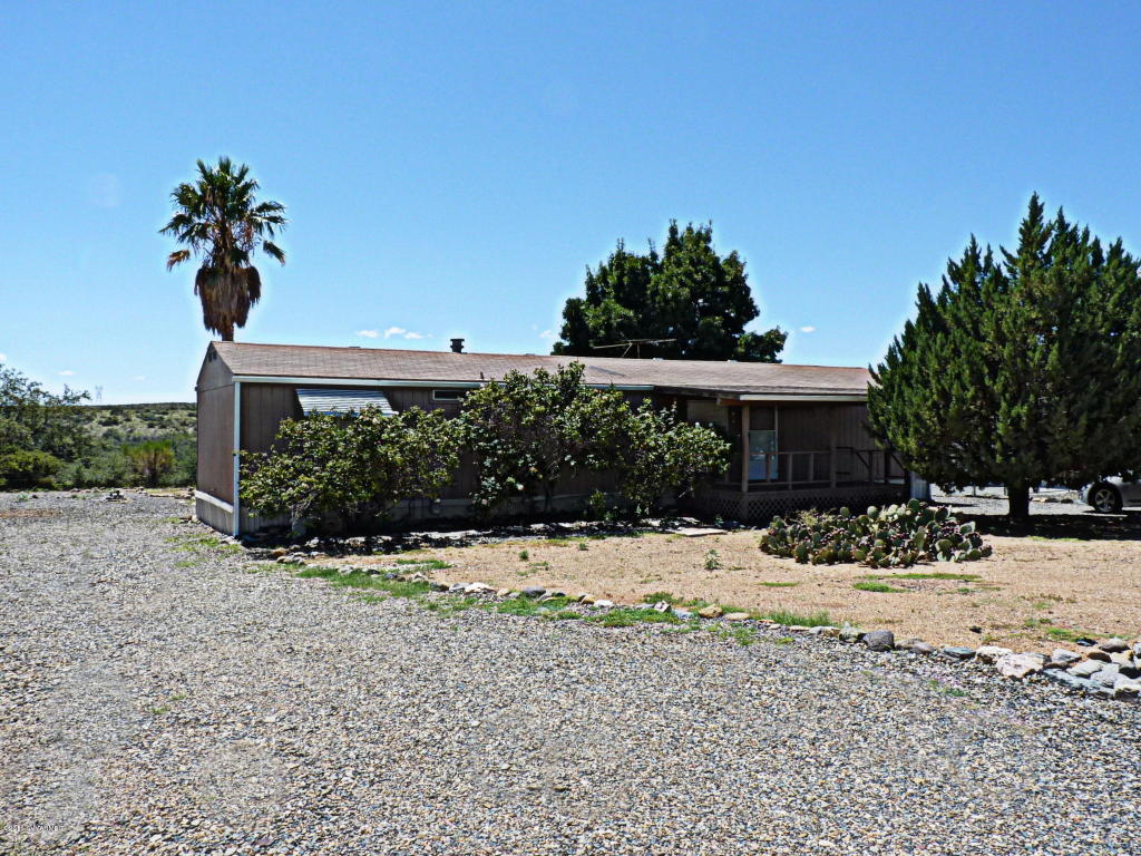17559 E Trails End Rd, Mayer, AZ 86333