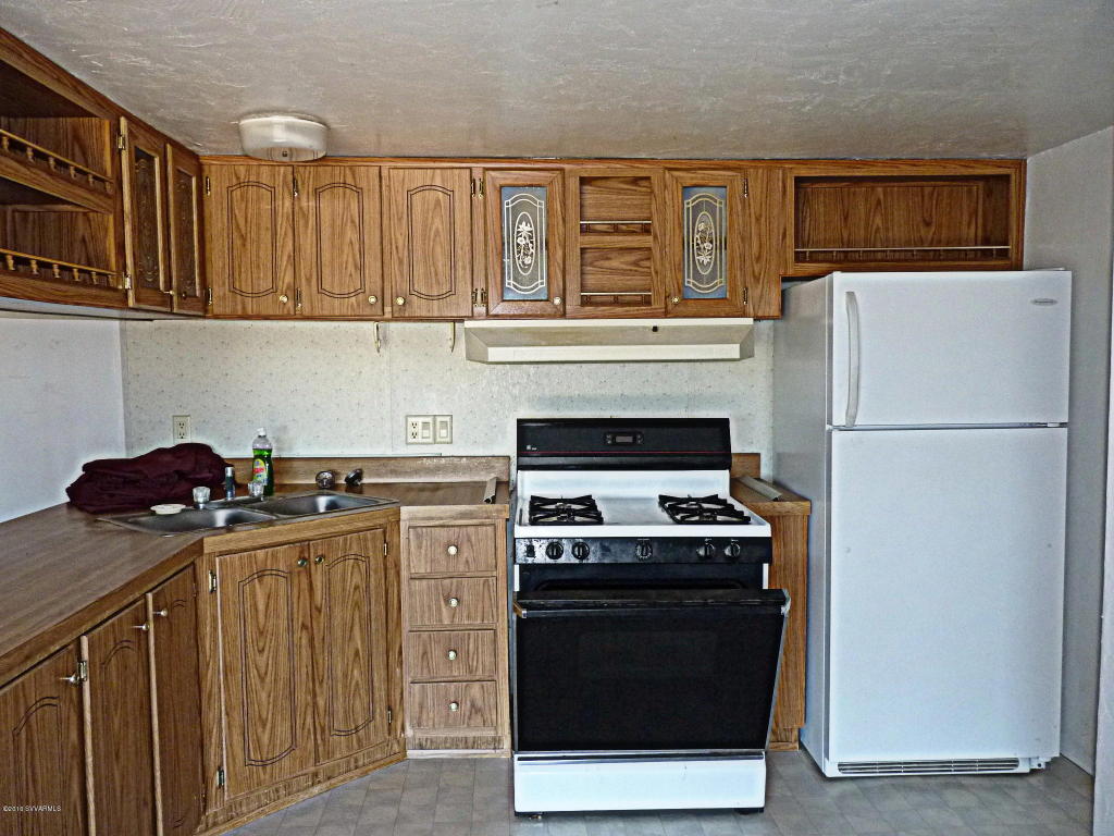 17559 E Trails End Rd, Mayer, AZ 86333