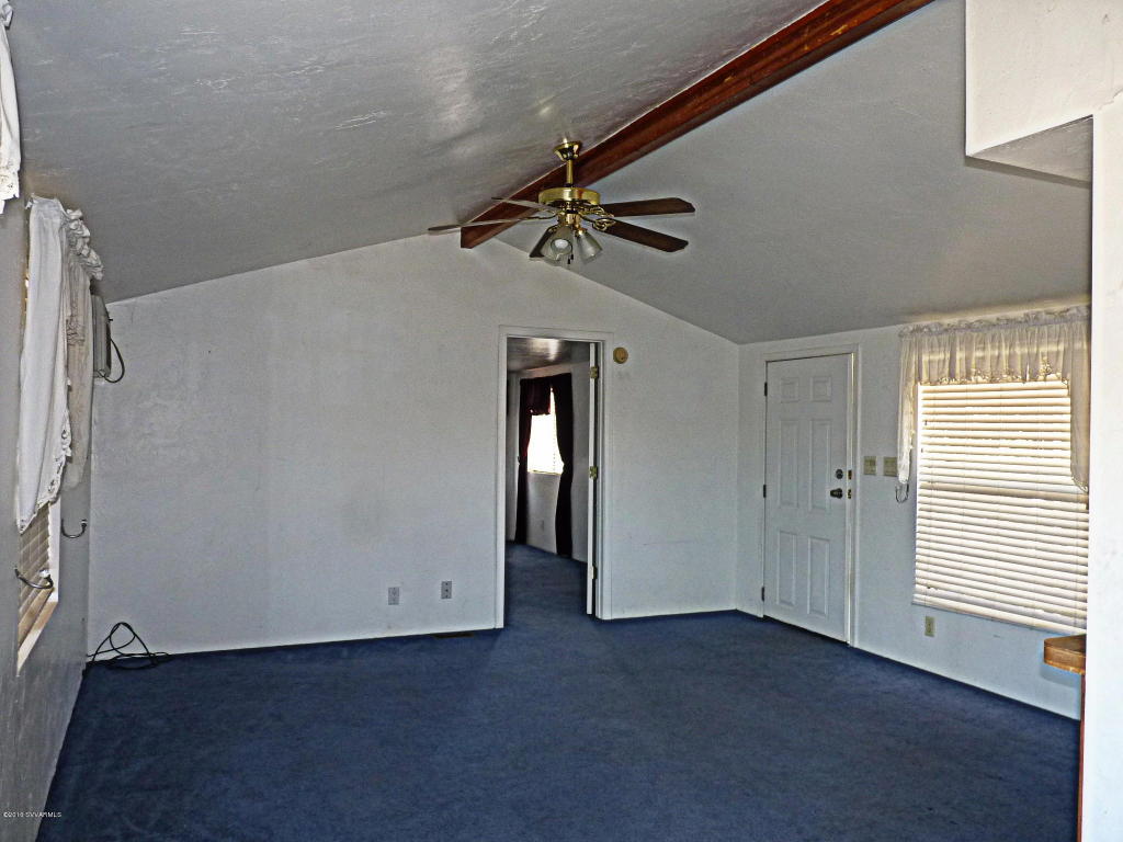 17559 E Trails End Rd, Mayer, AZ 86333