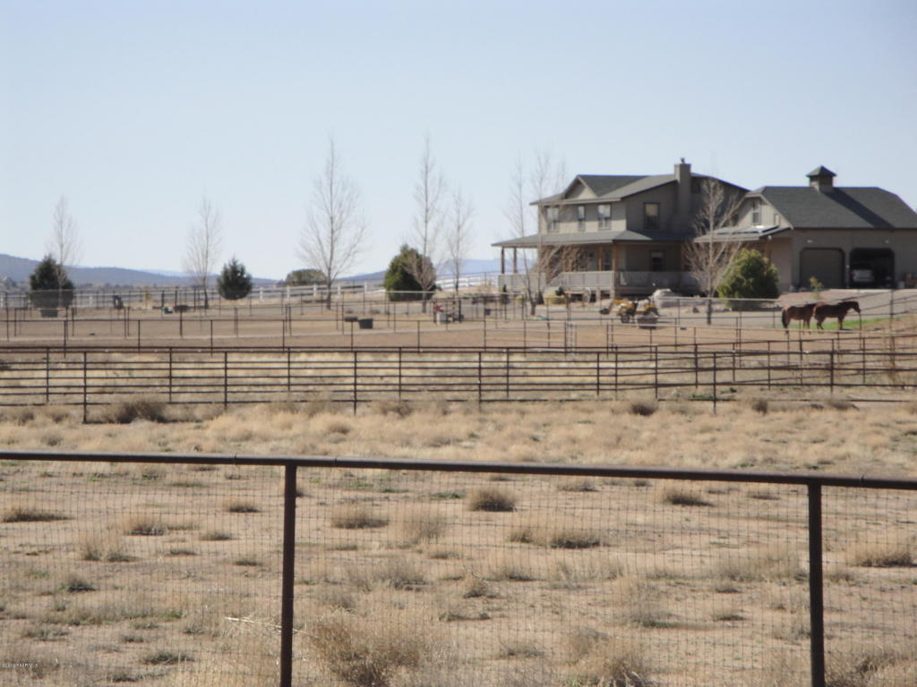 945 E Latigo Court, Paulden, AZ 86334