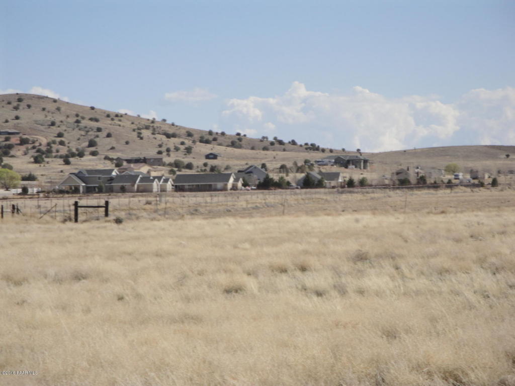 945 E Latigo Court, Paulden, AZ 86334