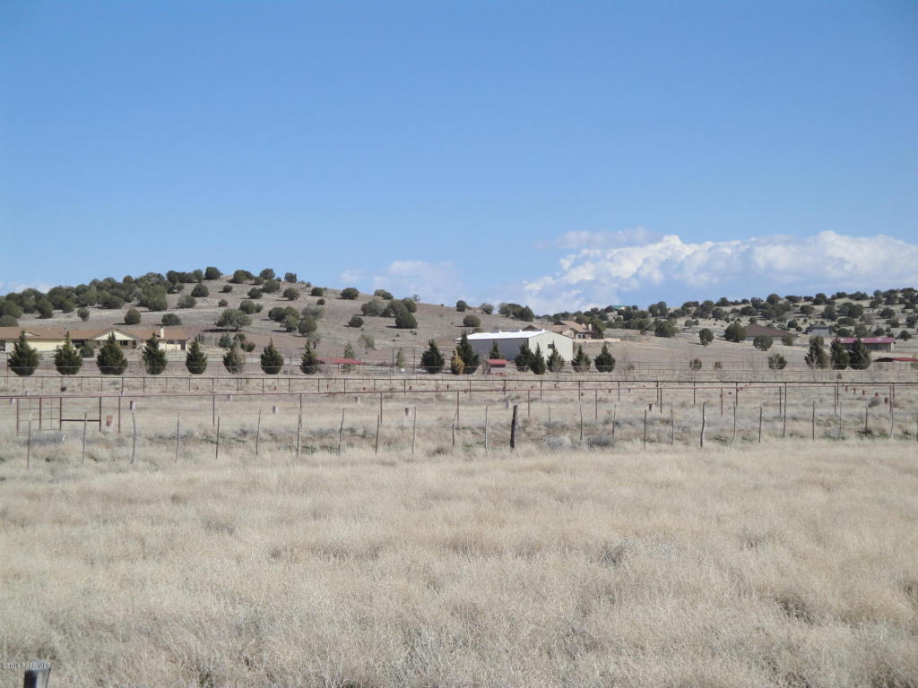 945 E Latigo Court, Paulden, AZ 86334