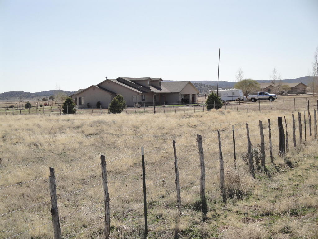 945 E Latigo Court, Paulden, AZ 86334