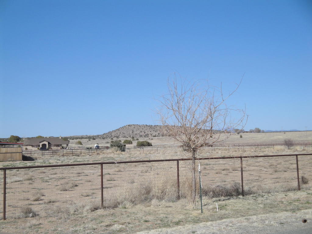 945 E Latigo Court, Paulden, AZ 86334