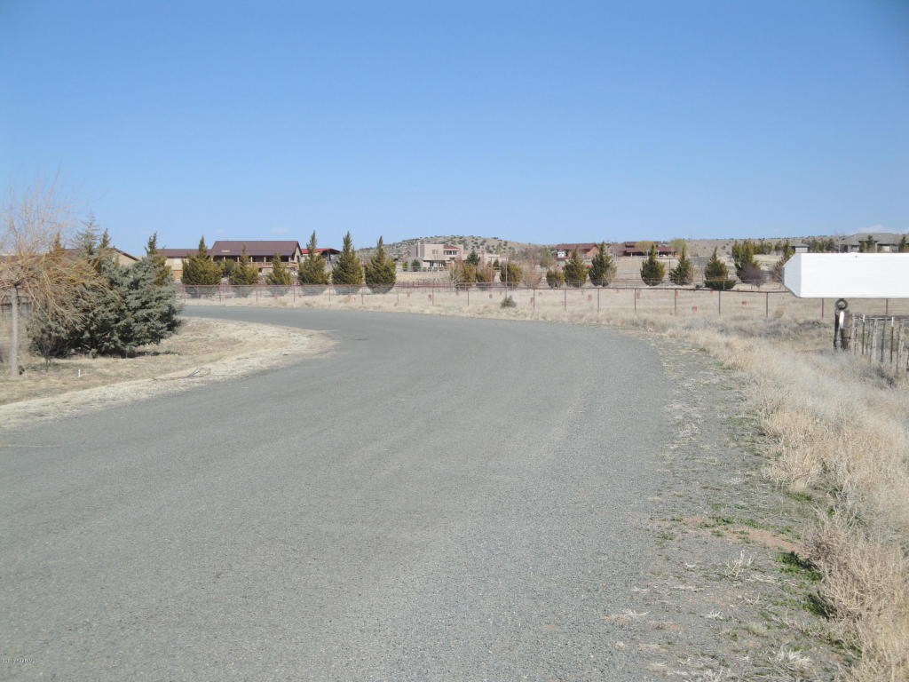 945 E Latigo Court, Paulden, AZ 86334