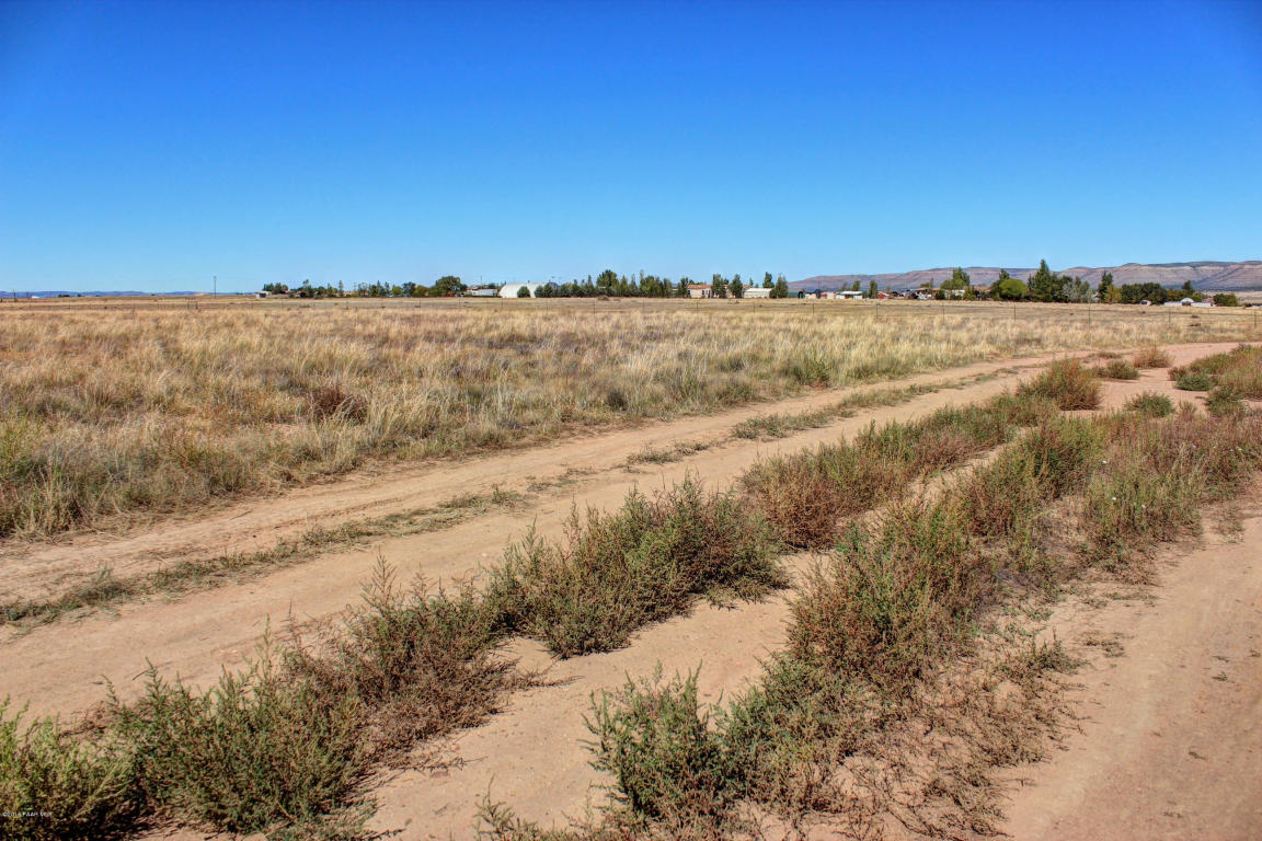 24400 N Ravens Roost Road, Paulden, AZ 86334