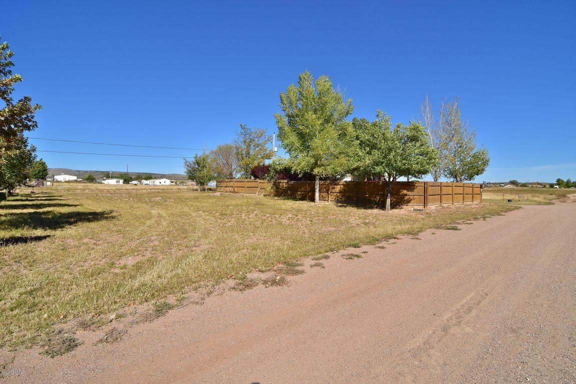 240 W Acapulco Way, Paulden, AZ 86334