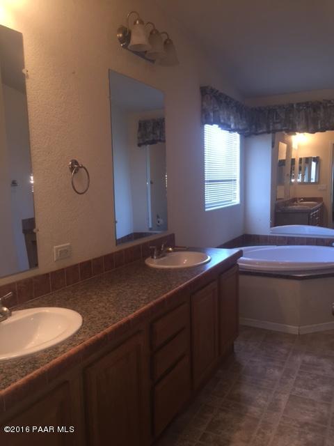 3645 W Chianti Lane, Paulden, AZ 86334
