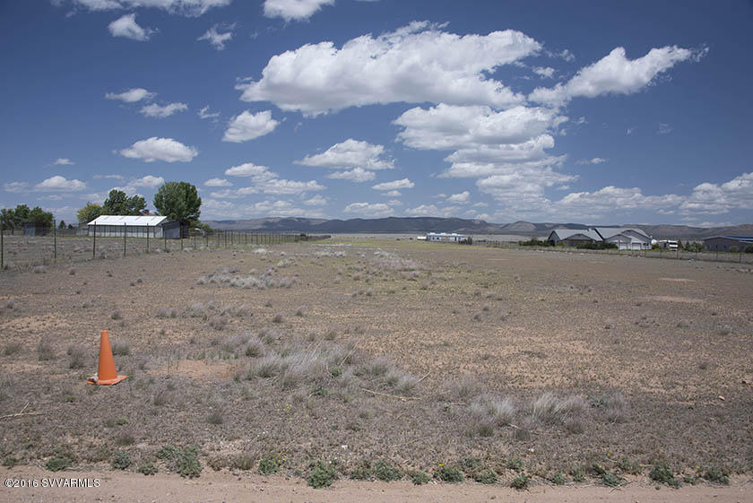 3500 W Runway Rd, Paulden, AZ 86334
