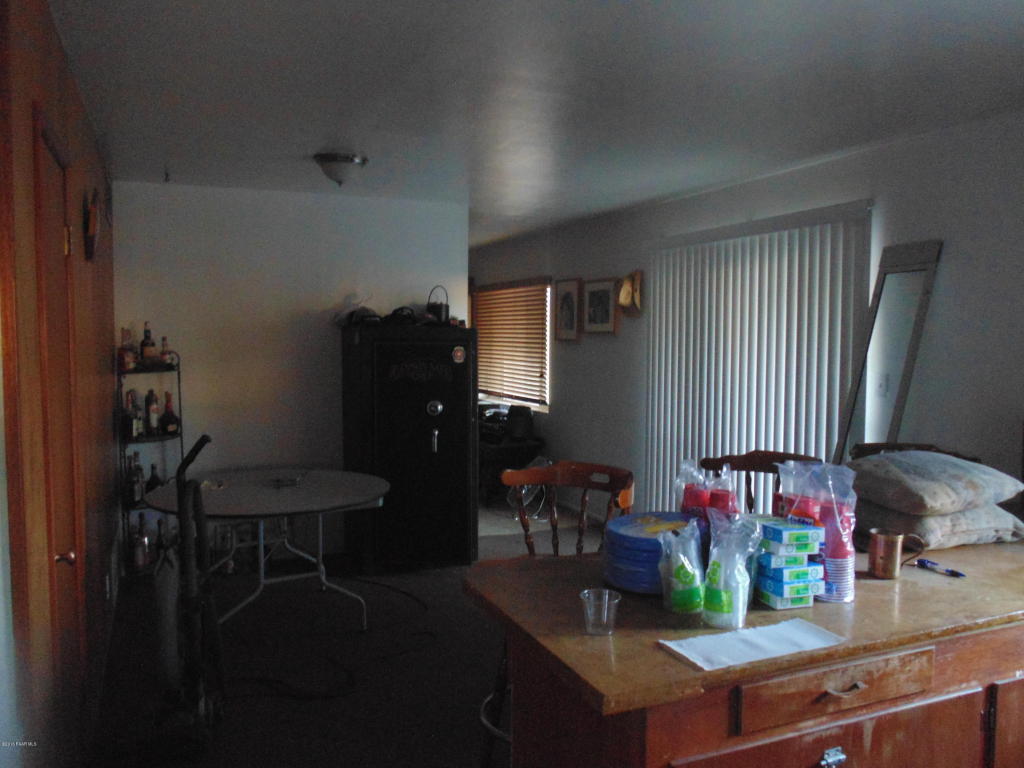 22410 W Old Highway 66, Seligman, AZ 86337