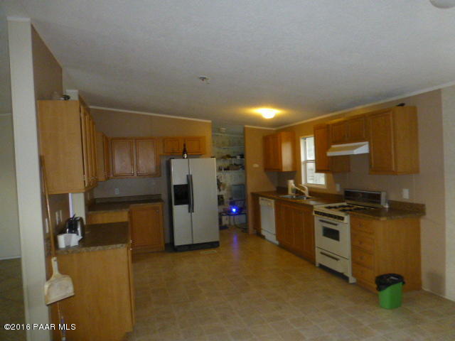 32221 W Cantar Circle, Seligman, AZ 86337