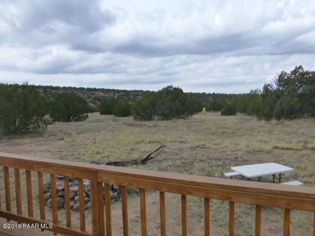 38625 W Muddy Creek Trail, Seligman, AZ 86337