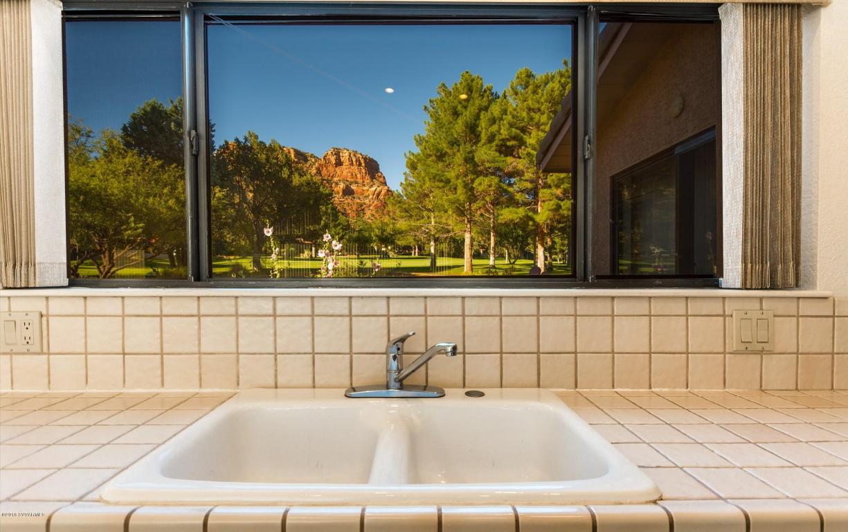 210 Red Rock Cove Drive, Sedona, AZ 86351
