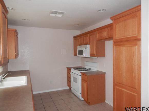 2823 Superba Ave, Kingman, AZ 86401