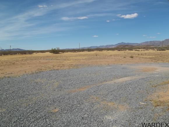 1807 S AZTEC RD, Golden Valley, AZ 86413