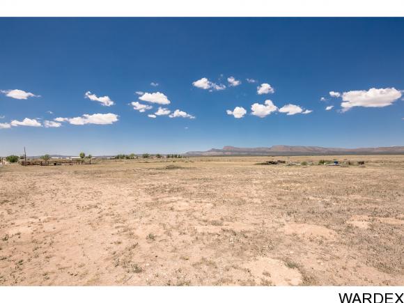 000 Phillips Dr, Truxton, AZ 86434