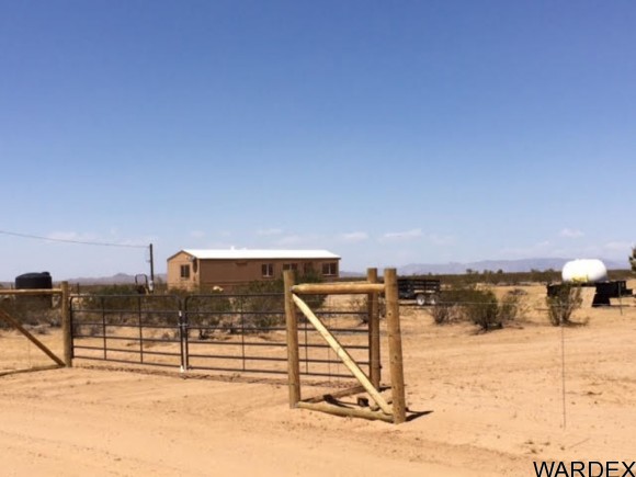2537 E Red Barrel Dr, Yucca, AZ 86438