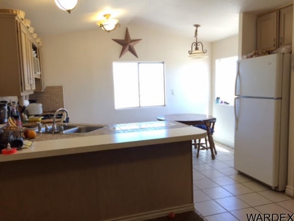 2537 E Red Barrel Dr, Yucca, AZ 86438
